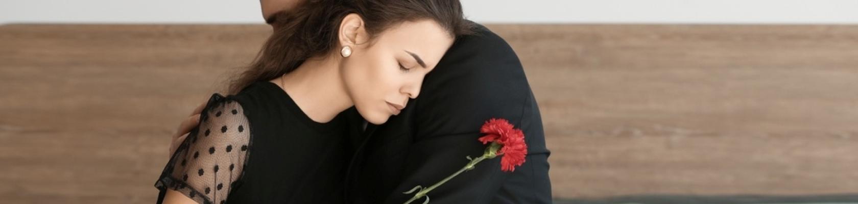 diferencia entre funeraria y tanatorio