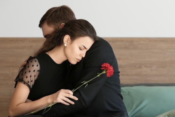 diferencia entre funeraria y tanatorio